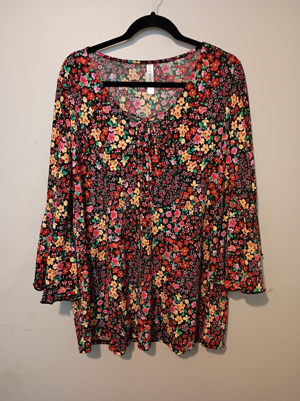 Dear Scarlett Floral Tie-Neck Women’s Blouse w/ 3/4 Statement Sleeves